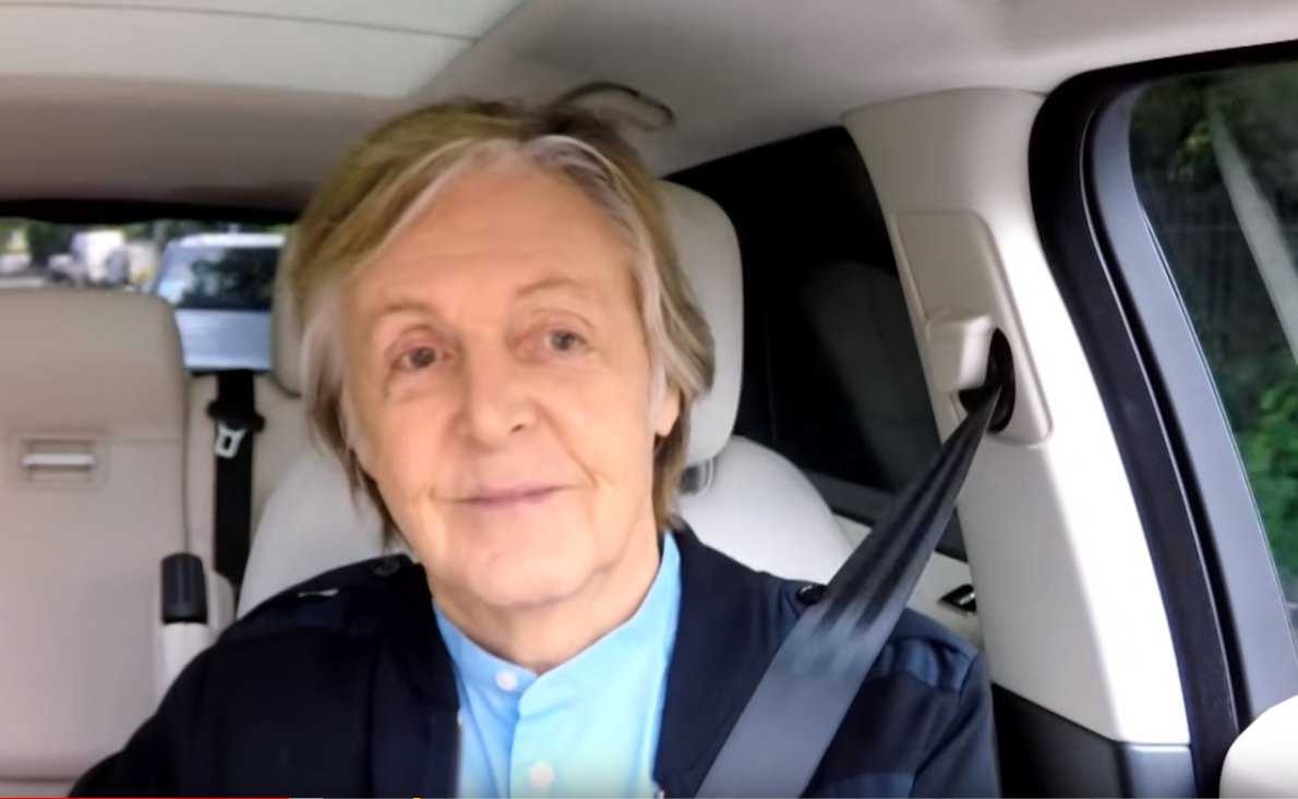 Paul McCartney canta hits e música recém-lançada em