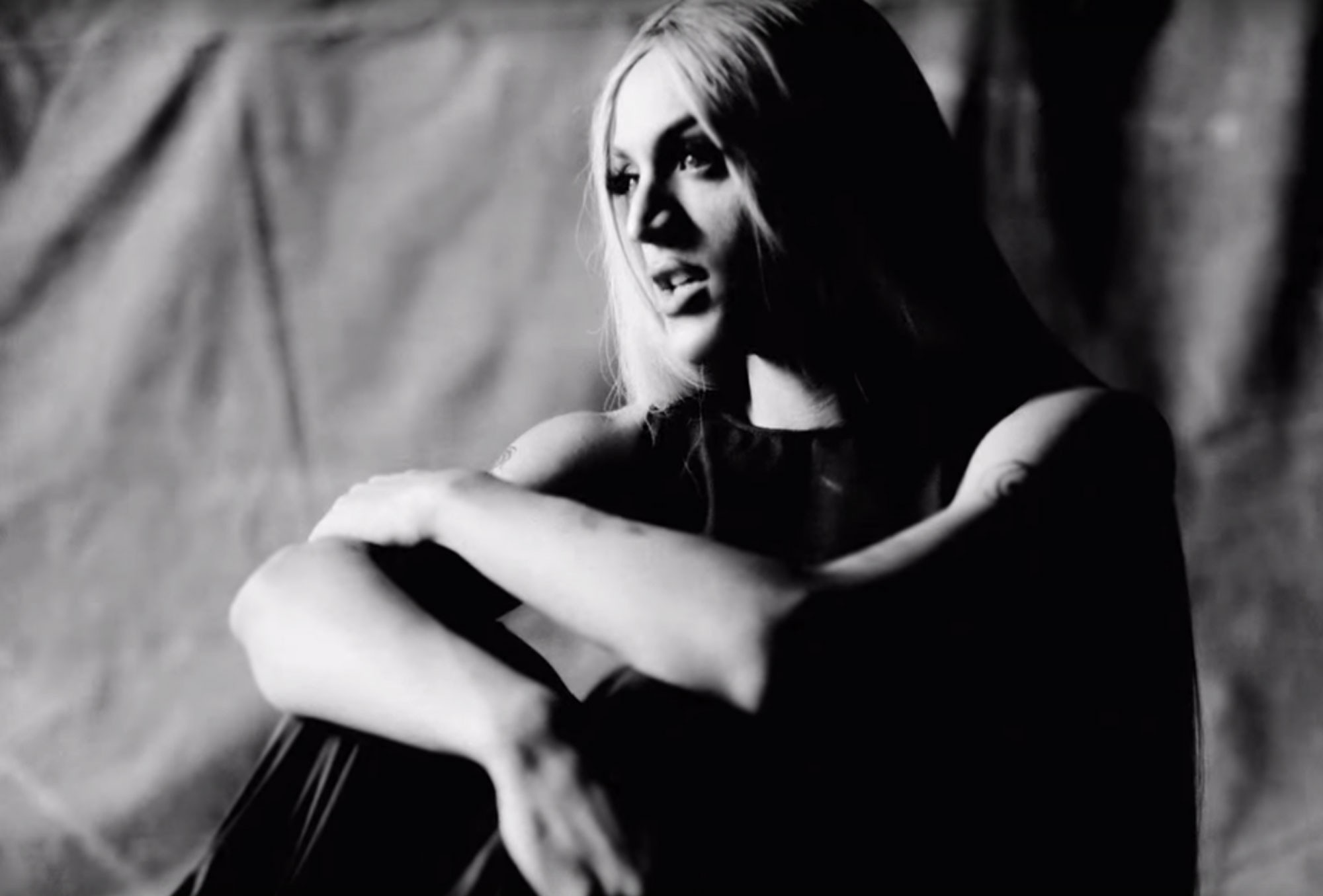 Pabllo Vittar: figurino da cantora no clipe de