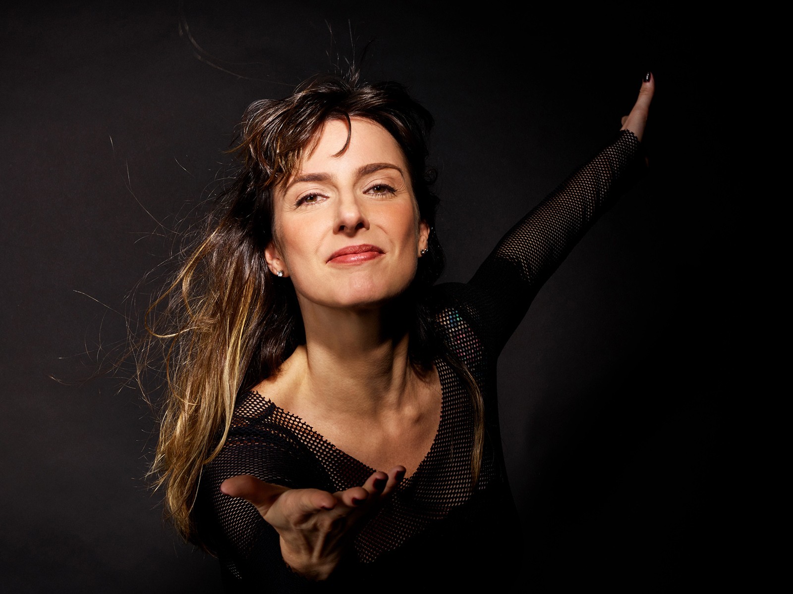 Anna Ratto corrige distorção e vai mais longe no álbum de intérprete