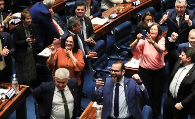 Senado aprova PEC que limita decisões individuais de ministros do STF