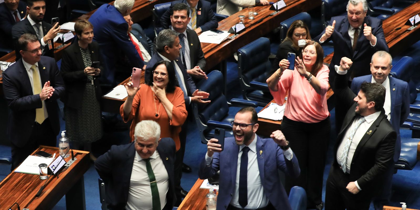 Senado aprova PEC que limita decisões individuais de ministros do STF