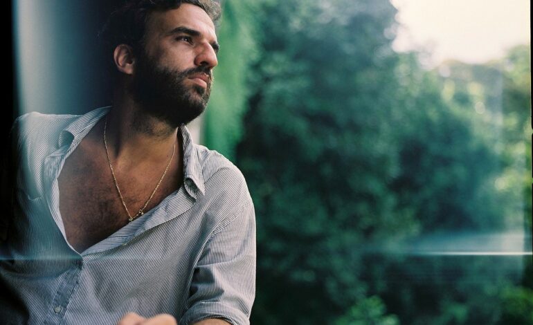 dez-anos-apos-estreia-solo,-camelo-faz-o-primeiro-album-de-estudio-desde-2011