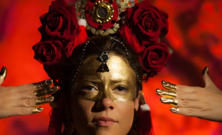 musica-de-caetano-ressurge-com-toque-indiano-em-album-de-cantora-budista