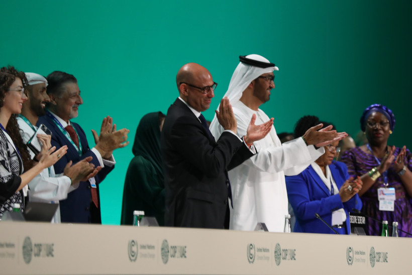 Países concordam com fundo para perdas e danos no 1º dia da COP28