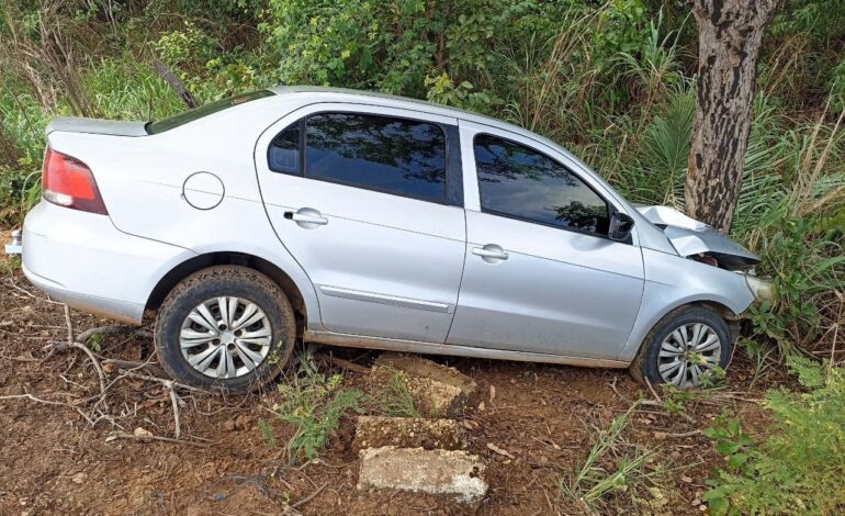 idoso-de-67-anos-morre-apos-perder-o-controle-do-carro-e-bater-em-arvore-na-br-235