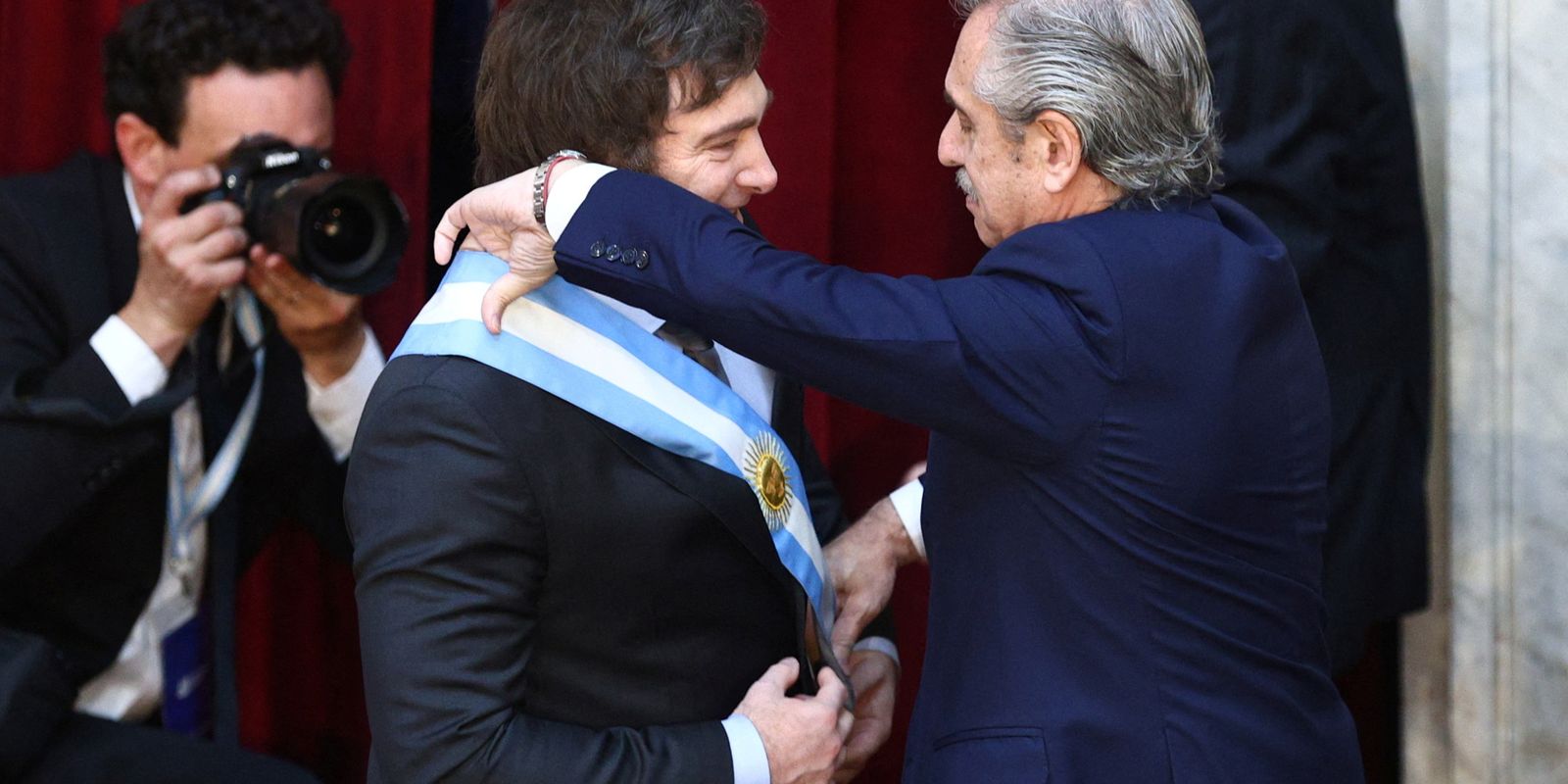 Javier Milei toma posse como novo presidente da Argentina