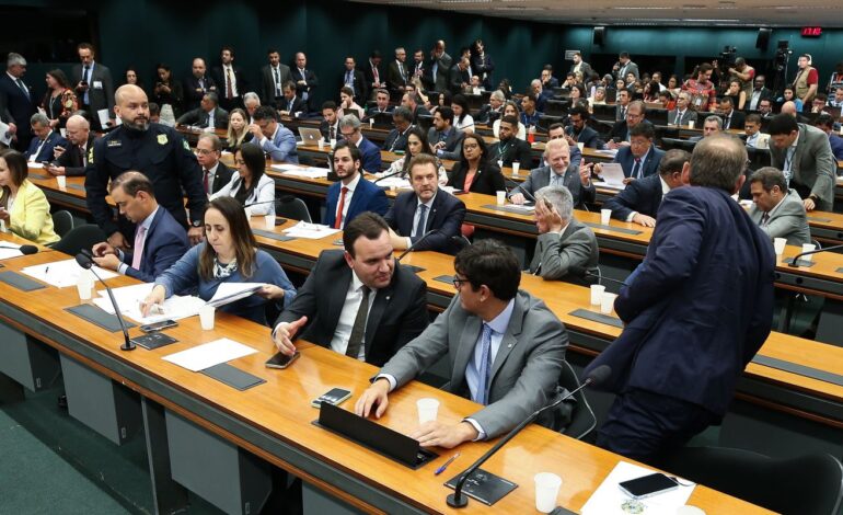 Comissão do Congresso aprova relatório do orçamento de 2024
