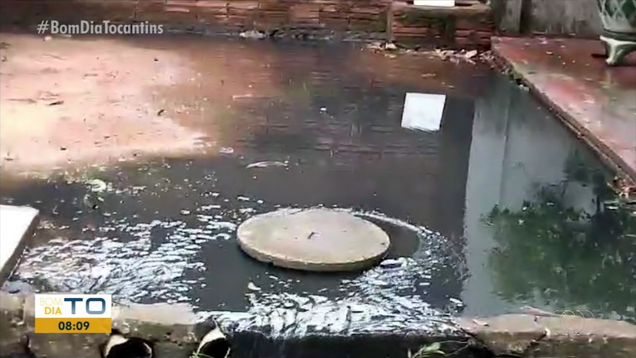 Após forte chuva, esgoto transborda e provoca transtornos em três bairros de Gurupi