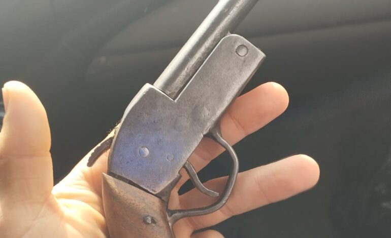 idoso-escapa-de-levar-tiro-durante-roubo-na-porta-de-casa-e-suspeitos-sao-capturados