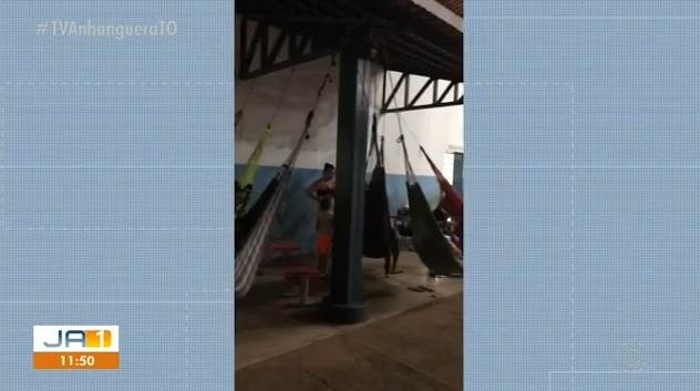 pais-dormem-em-fila-para-conseguir-vagas-em-escolas-de-ponte-alta-do-tocantins: