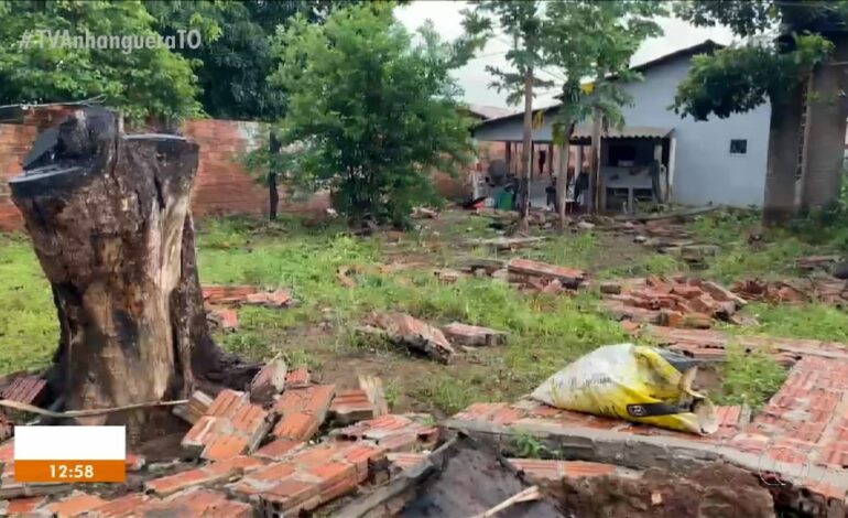 enxurrada-invade-casas-e-derruba-muros-apos-cidade-registrar-mais-de-100-milimetros-de-chuva
