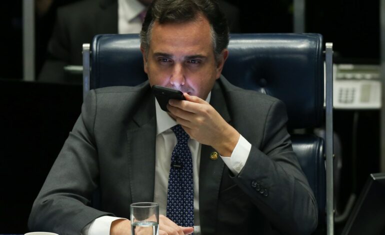 Pacheco pede lista de parlamentares monitorados pela “Abin paralela”