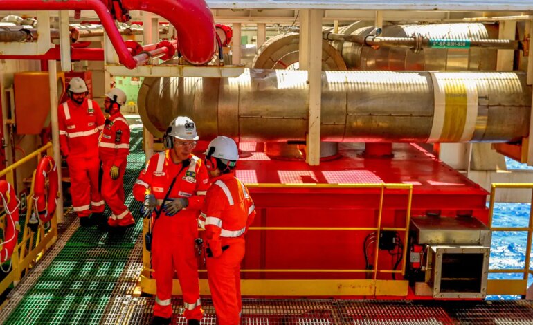 chinesa-cnooc-arrematou-500-mil-barris-de-petroleo-do-pre-sal