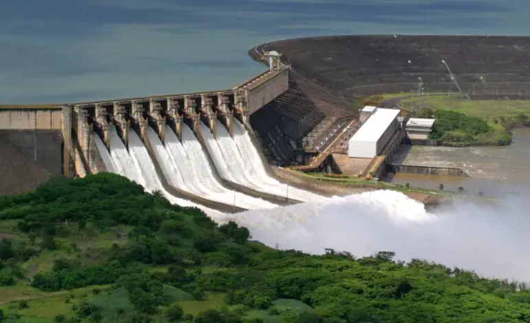 a-bateria-do-brasil-e-agua,-nao-gas-fossil