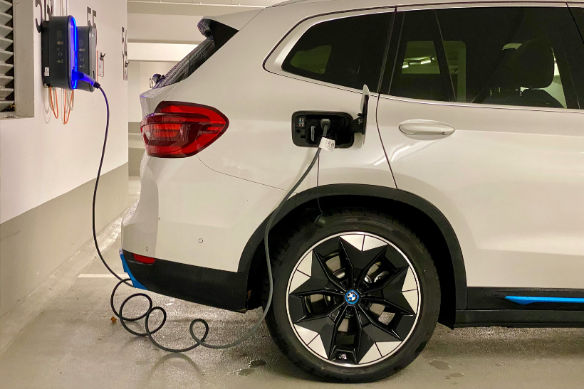 Mesmo com volta de imposto, vendas de carros elétricos no Brasil seguem em alta