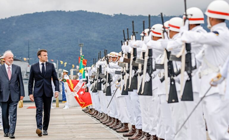 lula-e-macron-lancam-3o-submarino-de-parceria-entre-brasil-e-franca