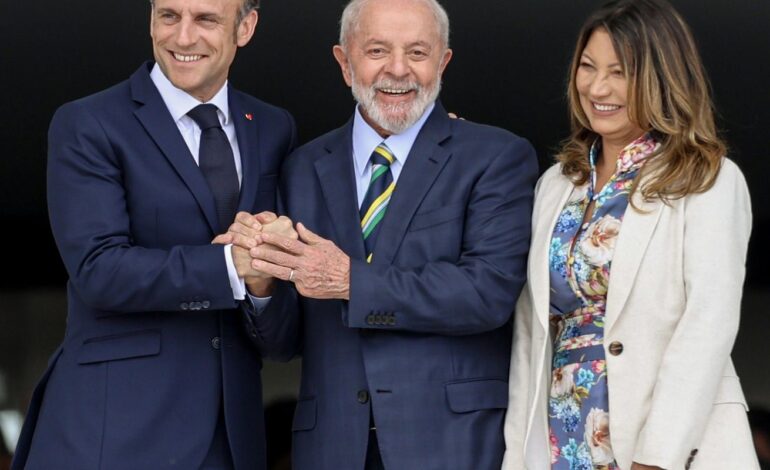 lula-concede-a-macron-a-ordem-nacional-do-cruzeiro-do-sul