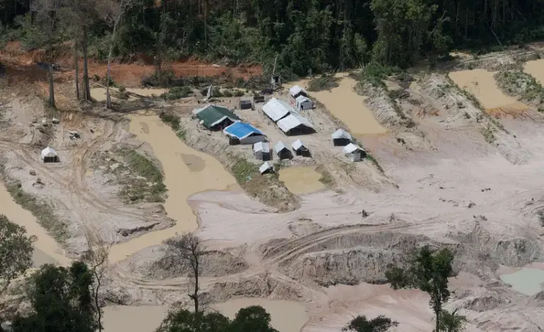 sete-mil-garimpeiros-seguem-atuando-ilegalmente-na-terra-yanomami