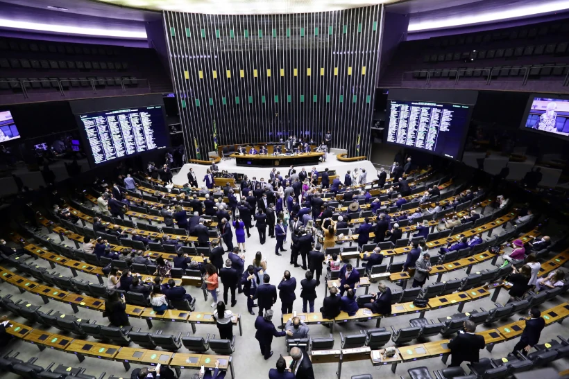 Sob patrocínio do Centrão, pauta antiambiental avança no Congresso Nacional