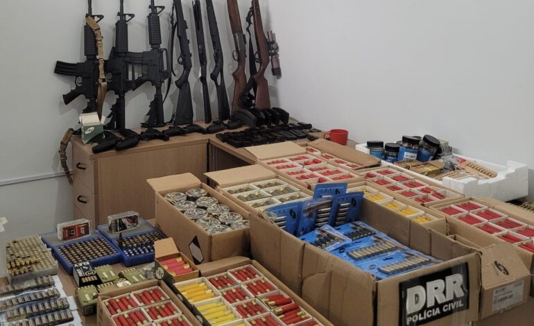 Arsenal é apreendido em operação  que investiga comércio ilegal de armas de fogo