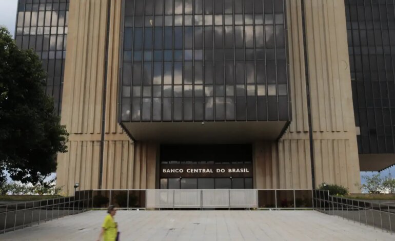 contas-externas-tem-saldo-negativo-de-us$-4,4-bilhoes-em-fevereiro