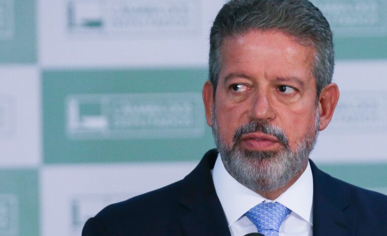 lira-critica-padilha;-ministro-reage-com-video-de-lula