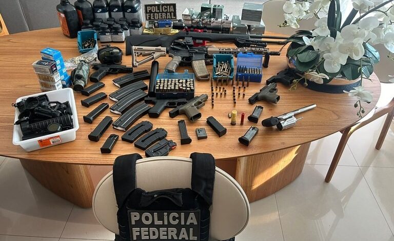 arsenal-com-fuzil,-pistolas-e-municao-e-apreendido-durante-buscas-da-operacao-lesa-patria