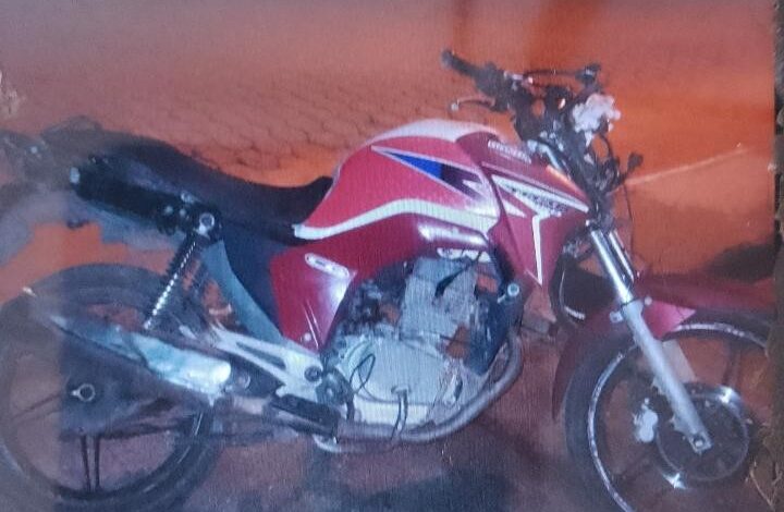 motociclista-morre-em-acidente-ao-perder-equilibrio-e-bater-cabeca-no-chao,-diz-pm