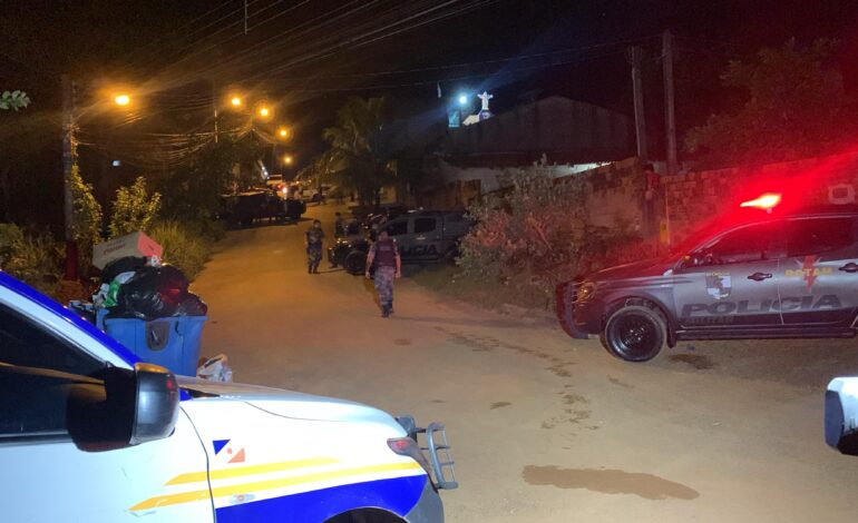 suspeitos-de-assaltar-loja-sao-perseguidos-por-vitima-e-morrem-em-troca-de-tiros-com-policiais