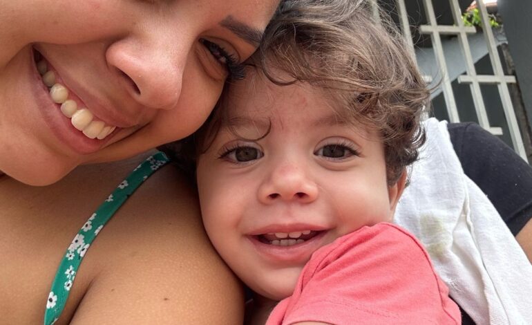 pais-de-crianca-com-doenca-rara-conseguem-na-justica-tratamento-com-remedio-mais-caro-do-mundo