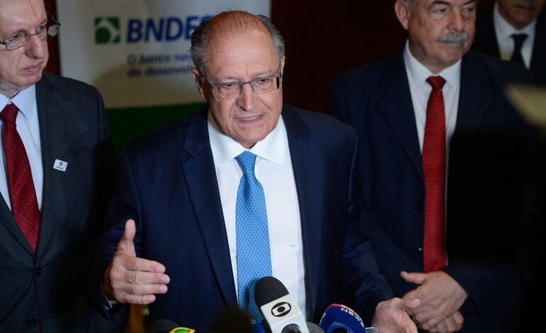 nao-pode-ter-muito-penduricalho,-diz-alckmin-sobre-reforma-tributaria