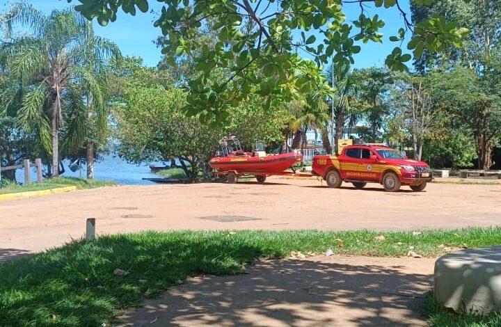 pescadores-passam-sufoco-apos-barco-afundar-no-meio-do-lago-de-palmas