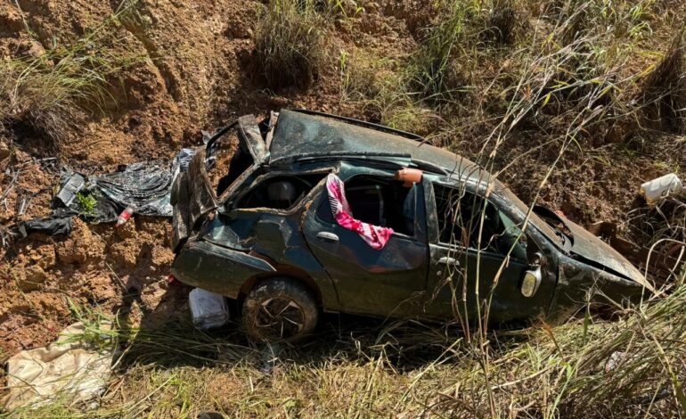carro-capota-na-to-335-e-deixa-crianca-e-outras-tres-pessoas-feridas