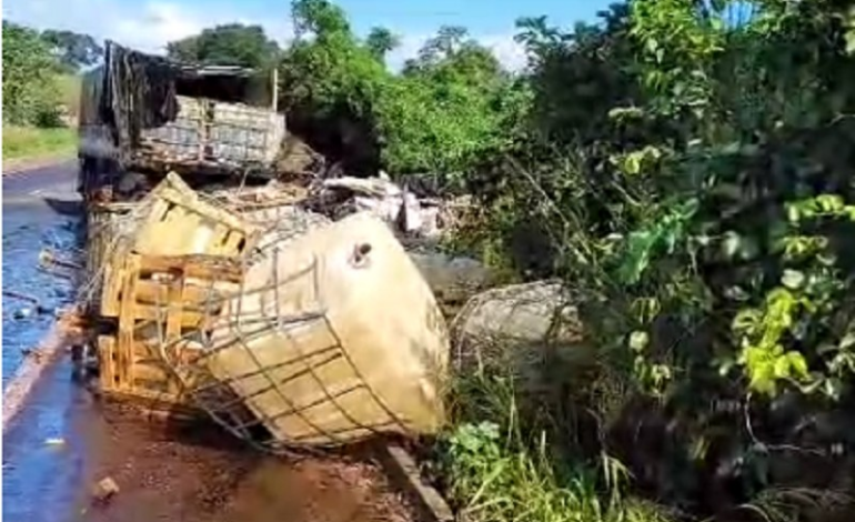 acidente-entre-carretas-deixa-mortos-e-feridos-na-br-226