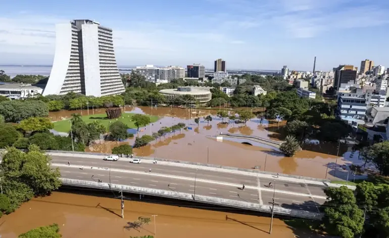 tragedia-climatica-no-rs:-guaiba-pode-chegar-a-5,50-metros-e-bater-novo-recorde