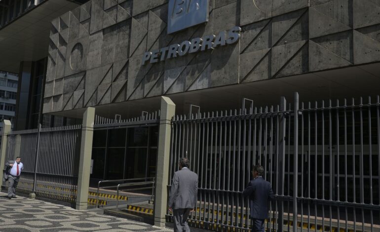 Petrobras leva ao Cade proposta para abandonar venda de refinarias
