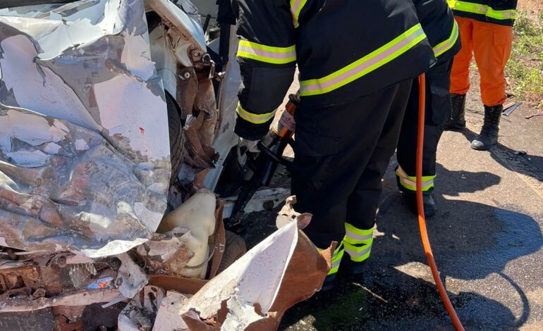 corpos-de-vitimas-de-acidente-entre-carro-e-caminhao-na-br-235-sao-identificados