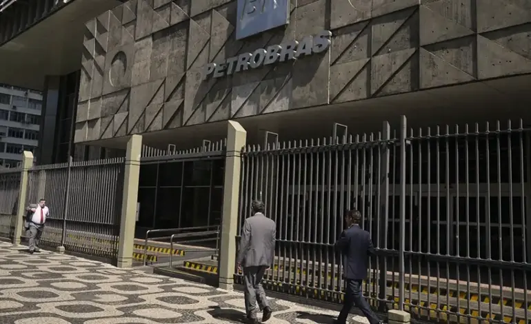 vender-refinarias-e-“obstaculo”-para-transicao-energetica,-diz-petrobras 