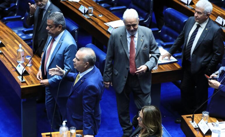 Proteção de LGBTQIA+ em privação de liberdade é aprovada no Senado