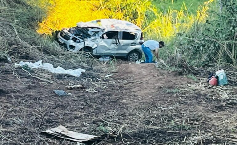 motorista-morre-apos-tentar-desviar-de-buraco-e-carro-capotar-na-to-164