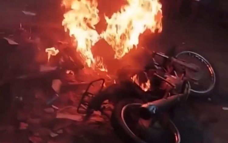 participantes-de-evento-queimam-motos-em-via-publica-e-policia-diz-que-vai-investigar;-video