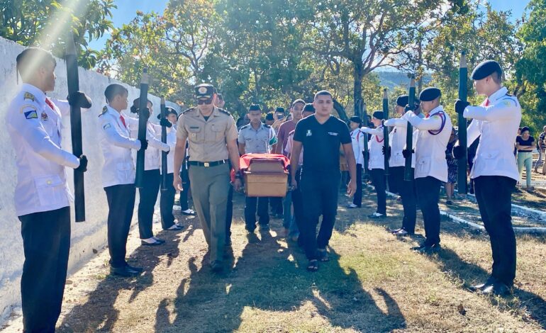 pai-e-filha-encontrados-mortos-em-chacara-sao-enterrados-com-homenagens-de-parentes-e-amigos