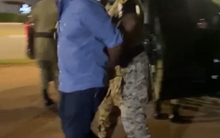 novos-videos-mostram-ex-deputado-preso-desacatando-policiais-durante-prisao-em-flagrante