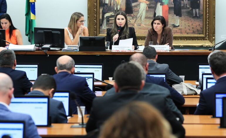 votacao-da-pec-das-drogas-e-adiada-na-ccj-da-camara