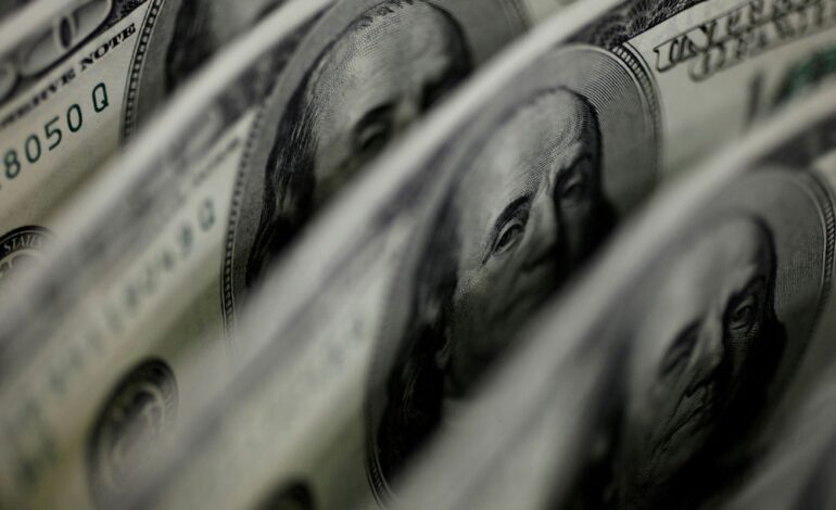 dolar-sobe-para-r$-5,28-em-meio-a-queda-das-commodities