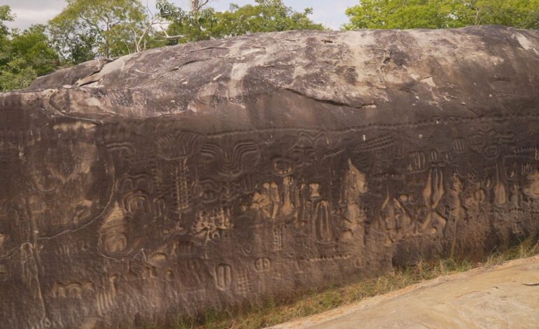 a-pedra-com-inscricoes-misteriosas-que-ate-hoje-intrigam-cientistas
