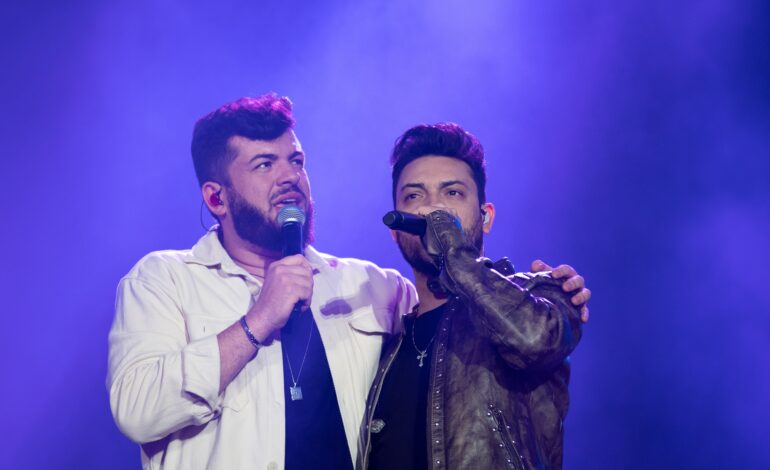 abertura-de-rodeio-da-expobrasil-tera-show-da-dupla-icaro-e-gilmar