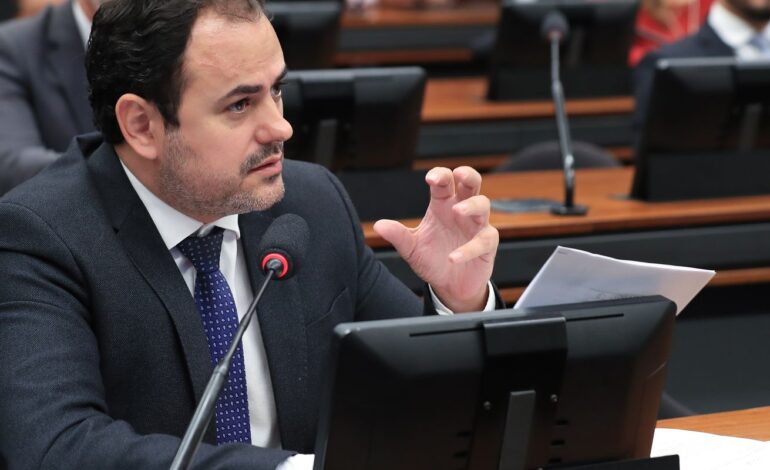 conselho-de-etica-arquiva-processo-contra-deputado-glauber-braga