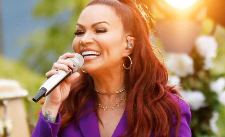 cantora-solange-almeida-se-apresenta
na-primeira-noite-do-arraia-da-capital;-veja-a-programacao