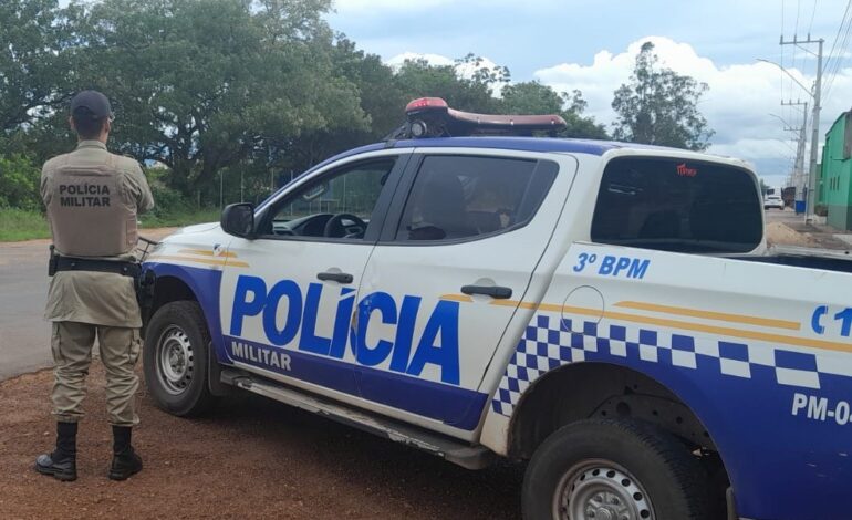 Homem é assassinado com tiro no rosto dentro de carro estacionado em avenida